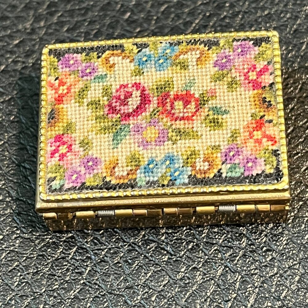 Vintage Schildkraut Petitpoint Needlepoint Compact